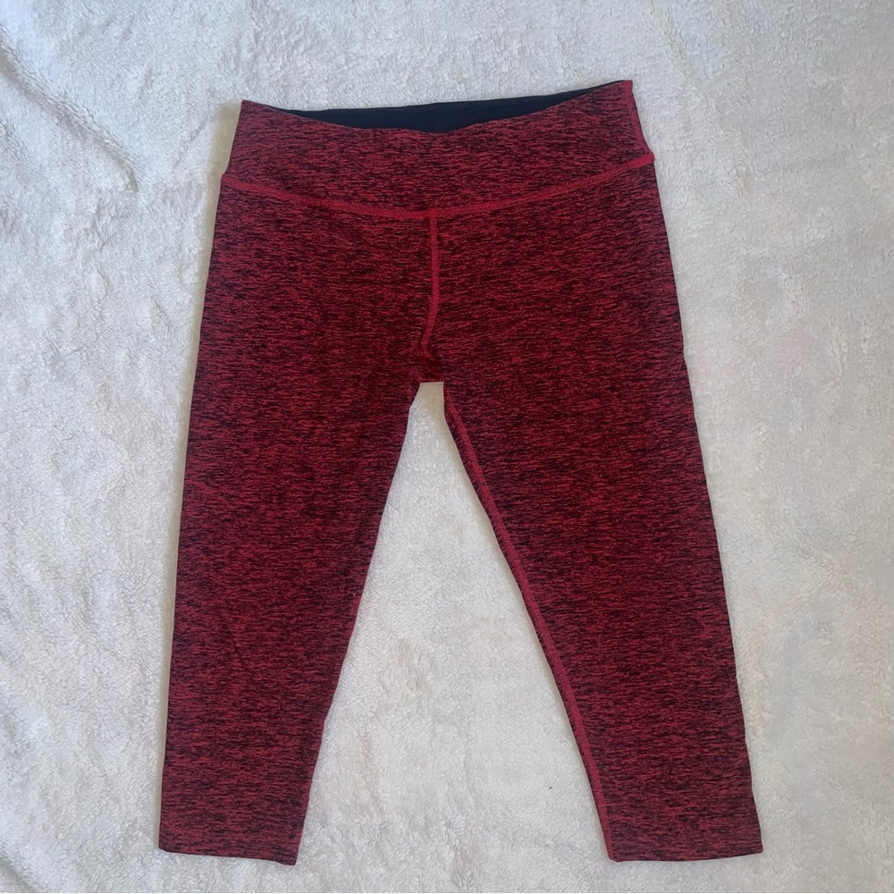 Women's Red Heather High-Waist Performance Capri Leggings